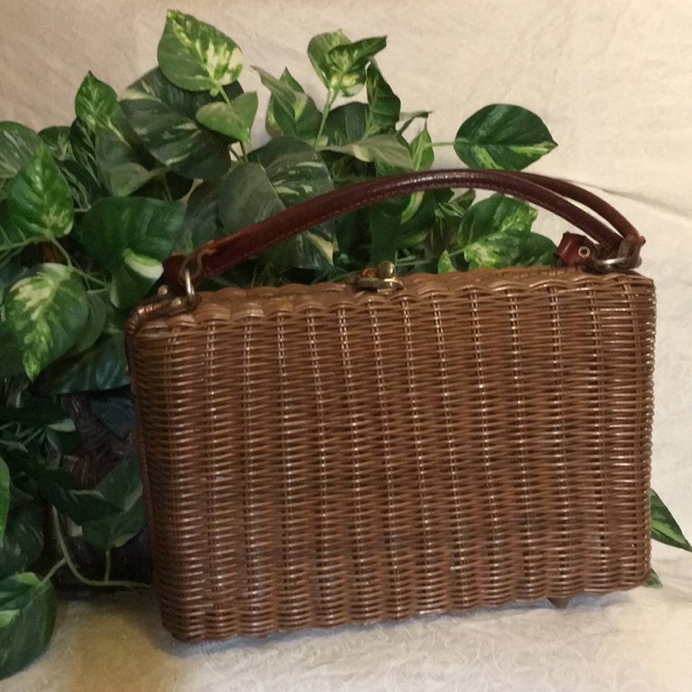 Flawless basket style purse with brass accents